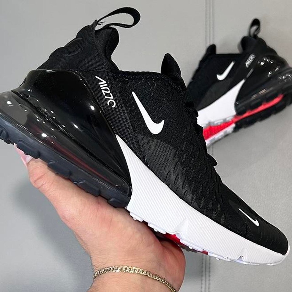NWT NIKE AIR MAX 270 BLACK